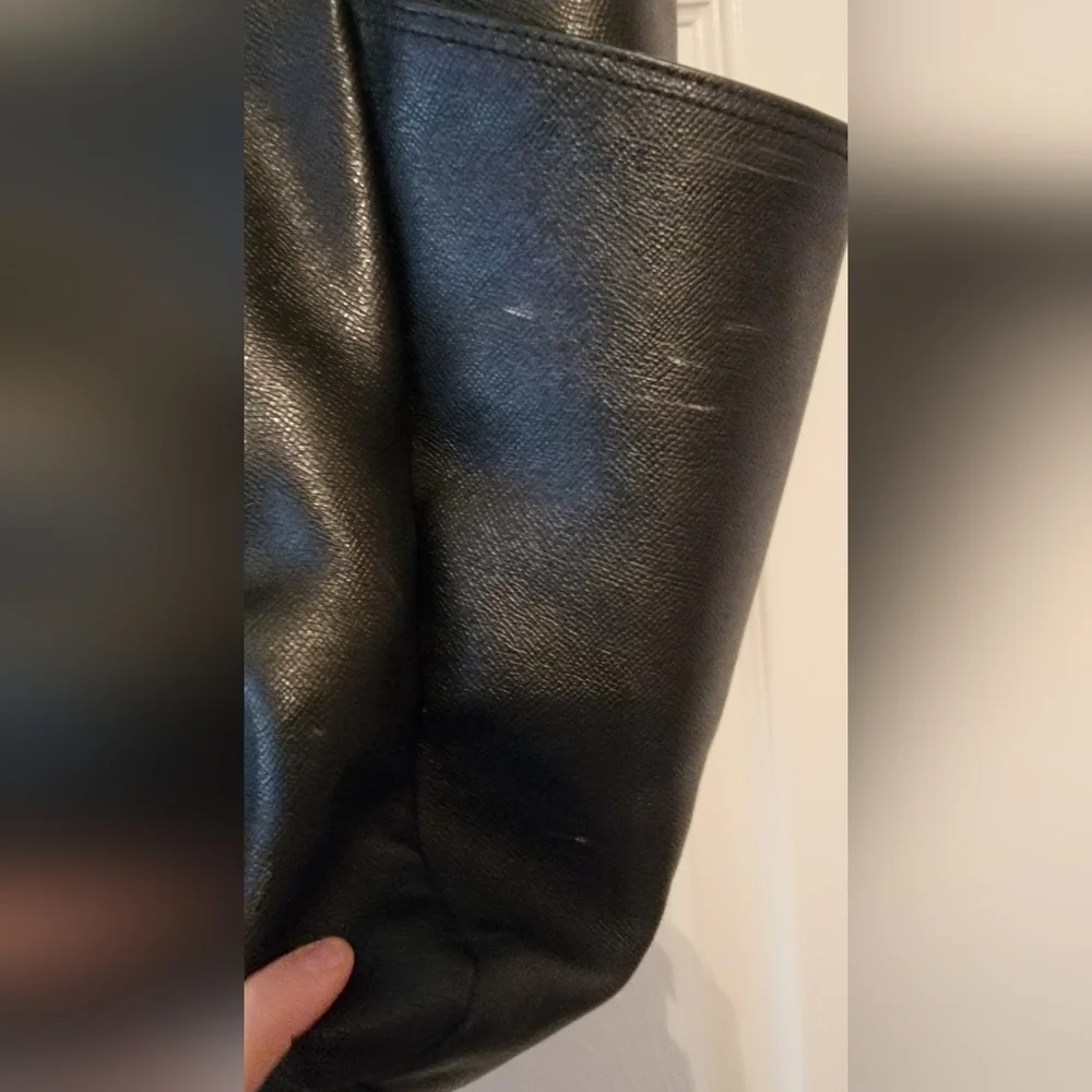 AUTHENTIC 2016 black  leather Coach Baby bag. Has shoulder strap and handles. - Picture 5 of 16